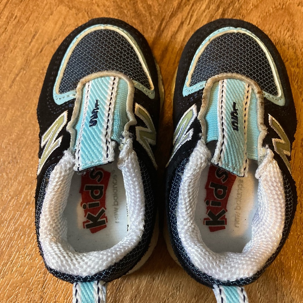 Bundle of infant mixed name brand shoes and slippers! - Picture 2 of 16